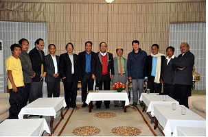 The Governor of Arunachal Pradesh Shri JP Rajkhowa ,The Advisor to Governor, Shri G.S. Patnaik, IAS (Retd) and Shri Y.S. Dadwal, former Delhi Police Commissioner with People Party of Arunachal led by Shri Kahfa Bengia and Shri Kamen Ringu at Raj Bhavan, Itanagar on 30th January 2016.